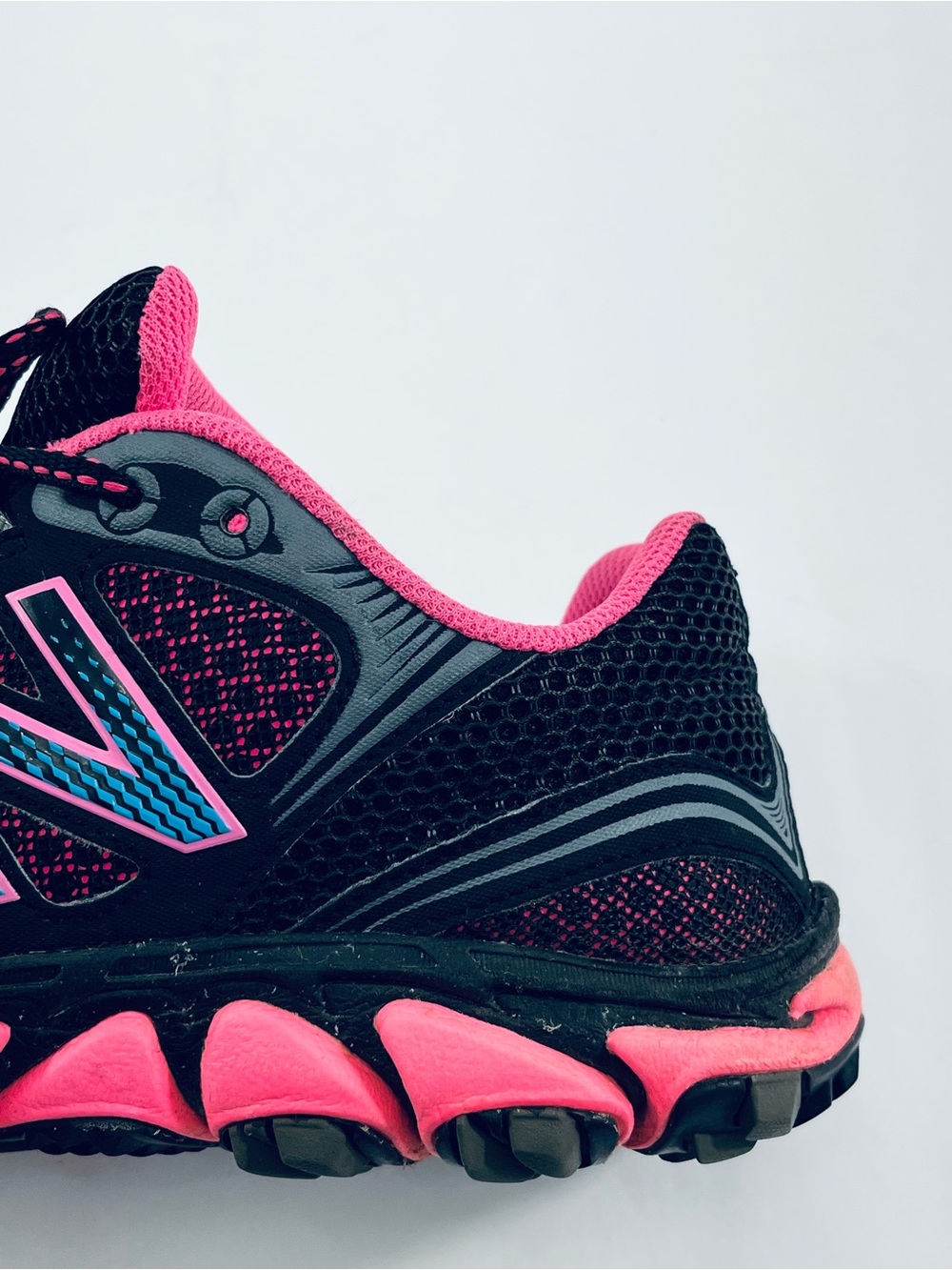 New Balance #WT810BP3 Women's Size:10 Black Pink All Terrain Running Shoes - Picture 7 of 15